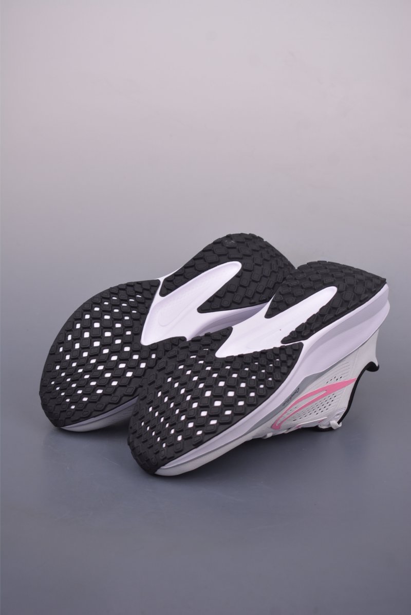 Nike Quest 6 view