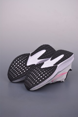 Nike Quest 6 view 3