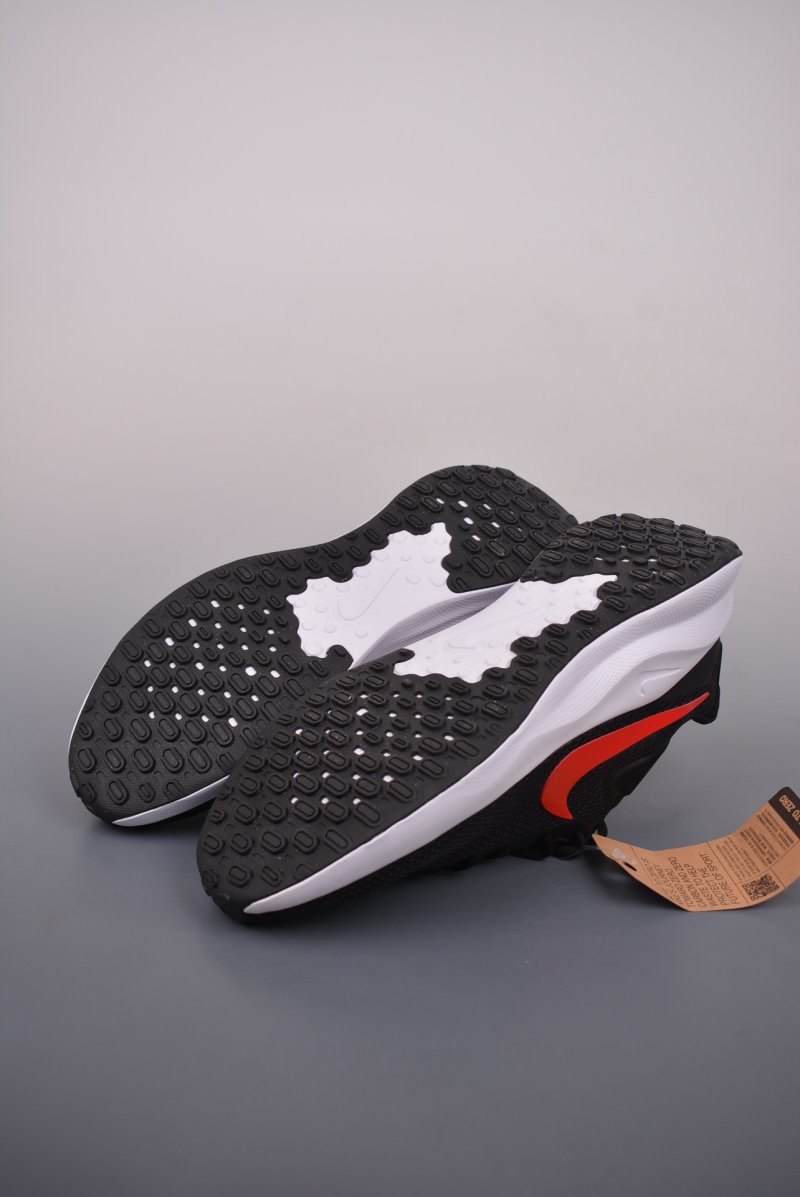 Nike Revolution 7 view