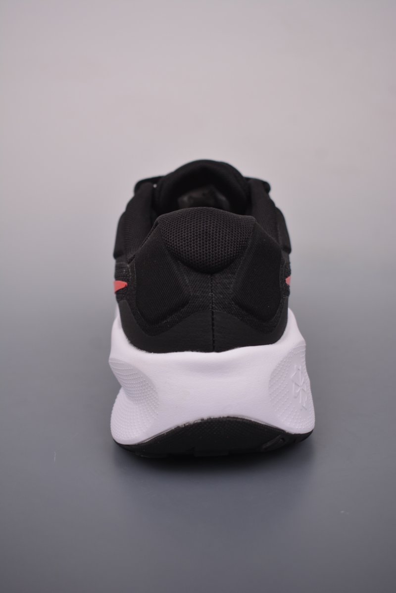 Nike Revolution 7 view