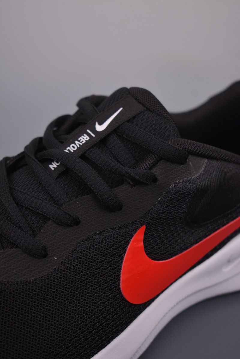 Nike Revolution 7 view