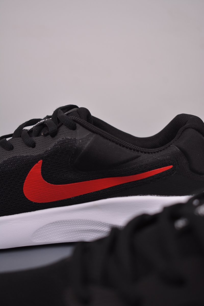 Nike Revolution 7 view