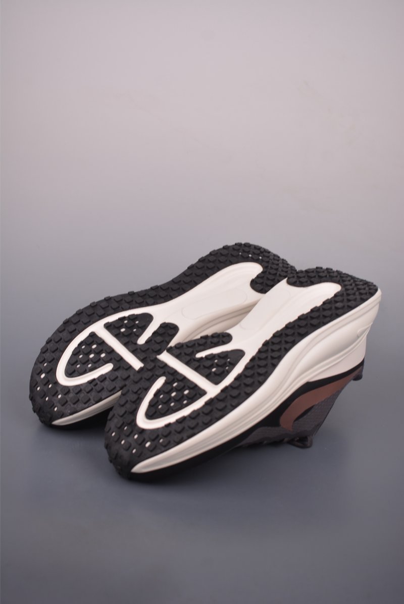 Nike Revolution 8 view
