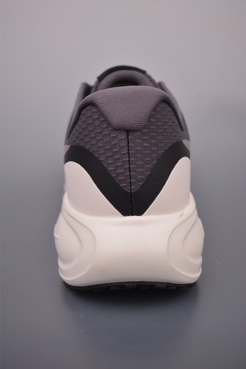 Nike Revolution 8 view