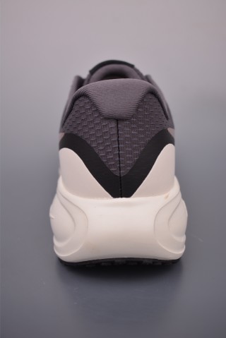 Nike Revolution 8 view 4