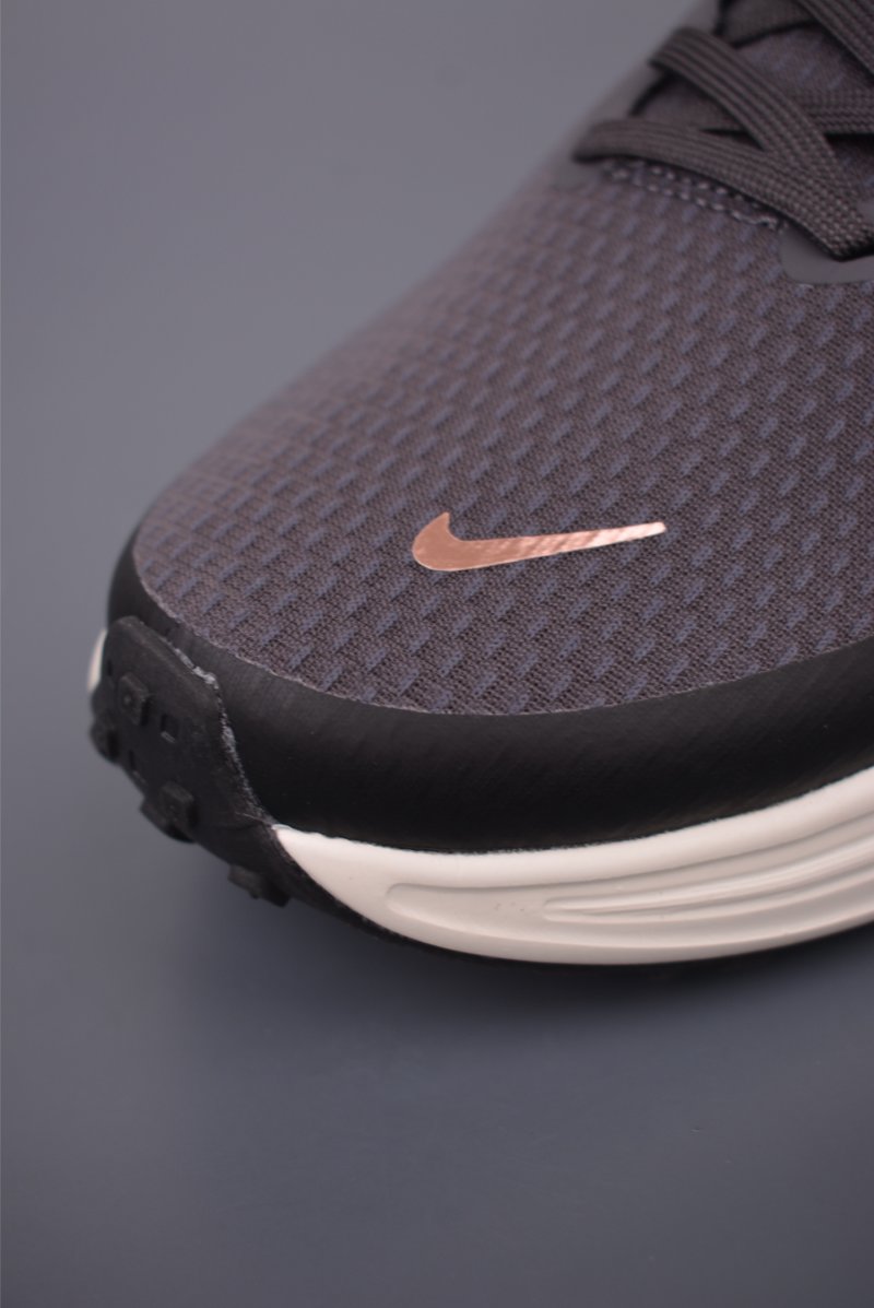 Nike Revolution 8 view