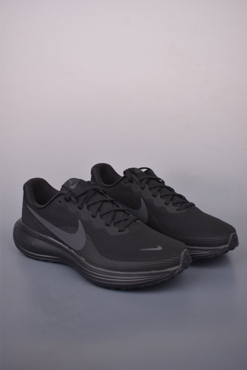 Nike Revolution 8