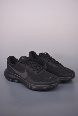 Nike Revolution 8 view 1