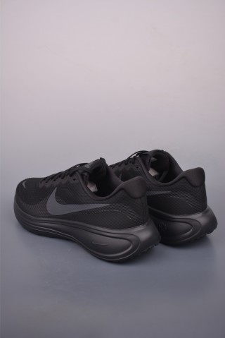 Nike Revolution 8 view 2