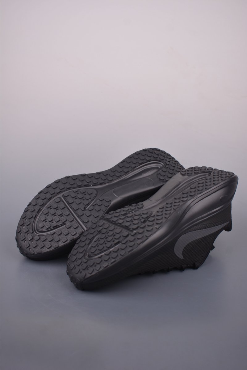 Nike Revolution 8 view