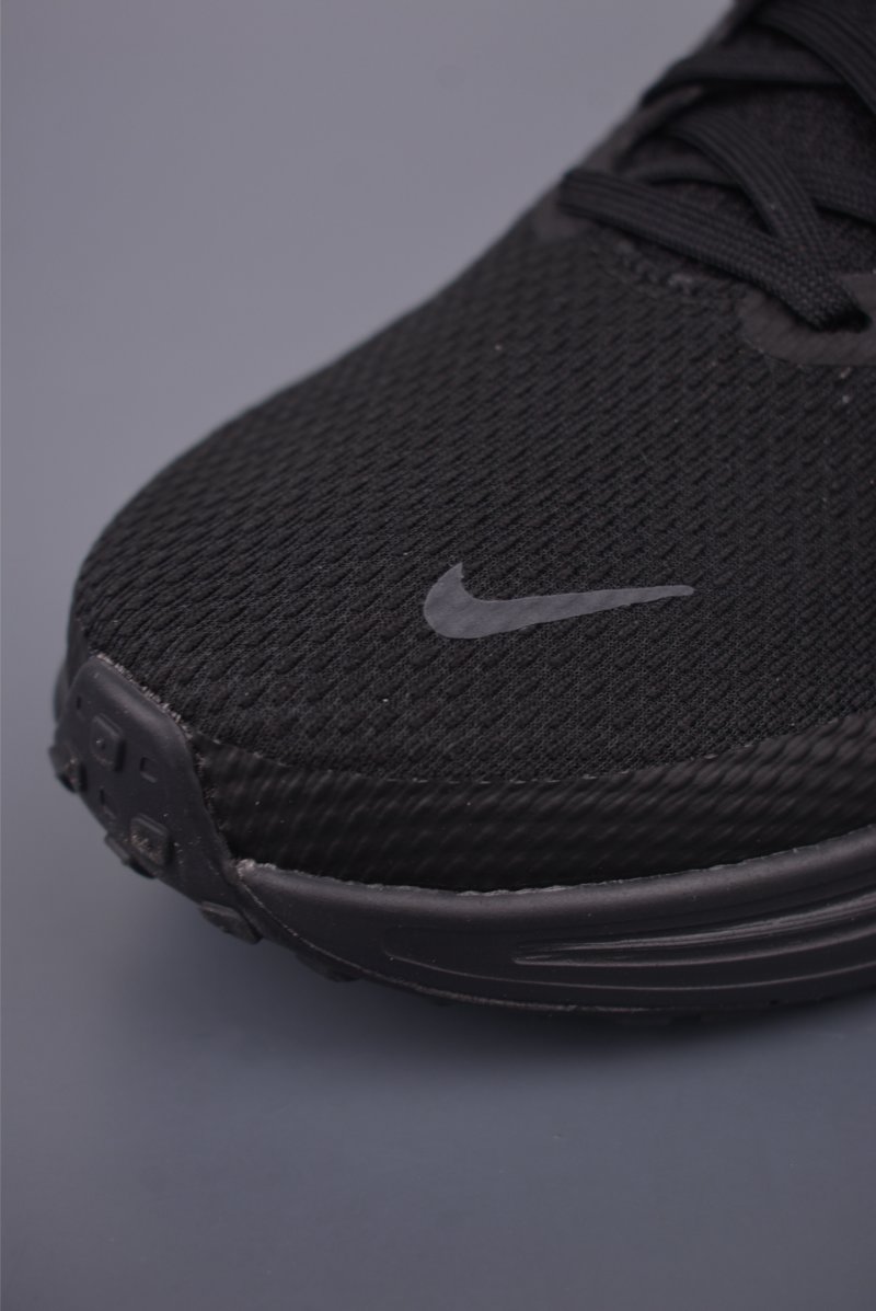 Nike Revolution 8 view