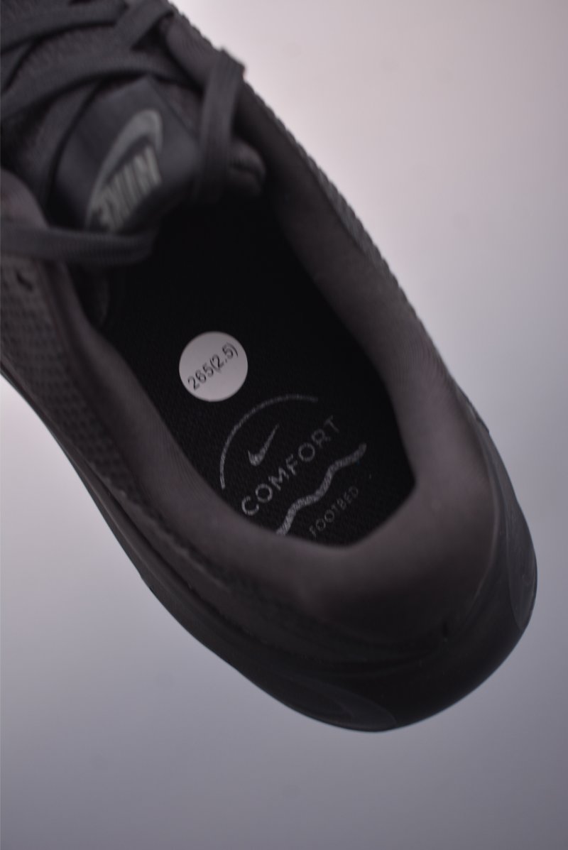 Nike Revolution 8 view
