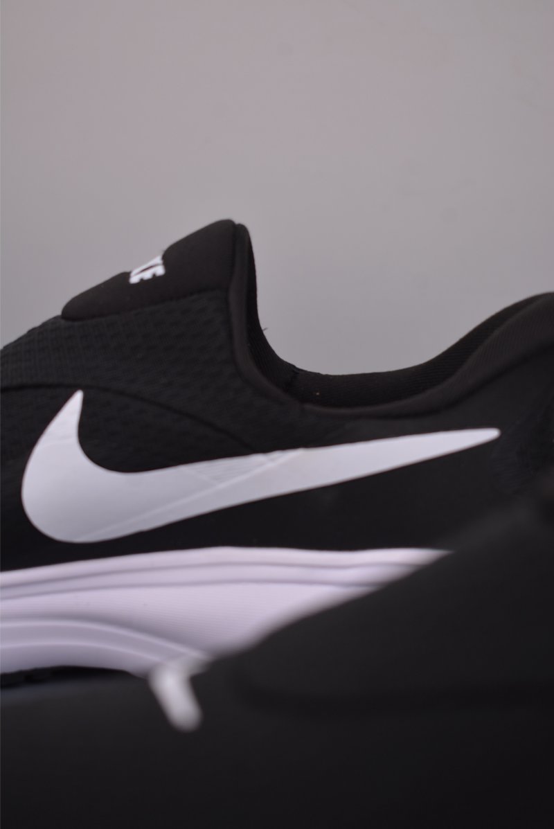 Nike Revolution 8 view
