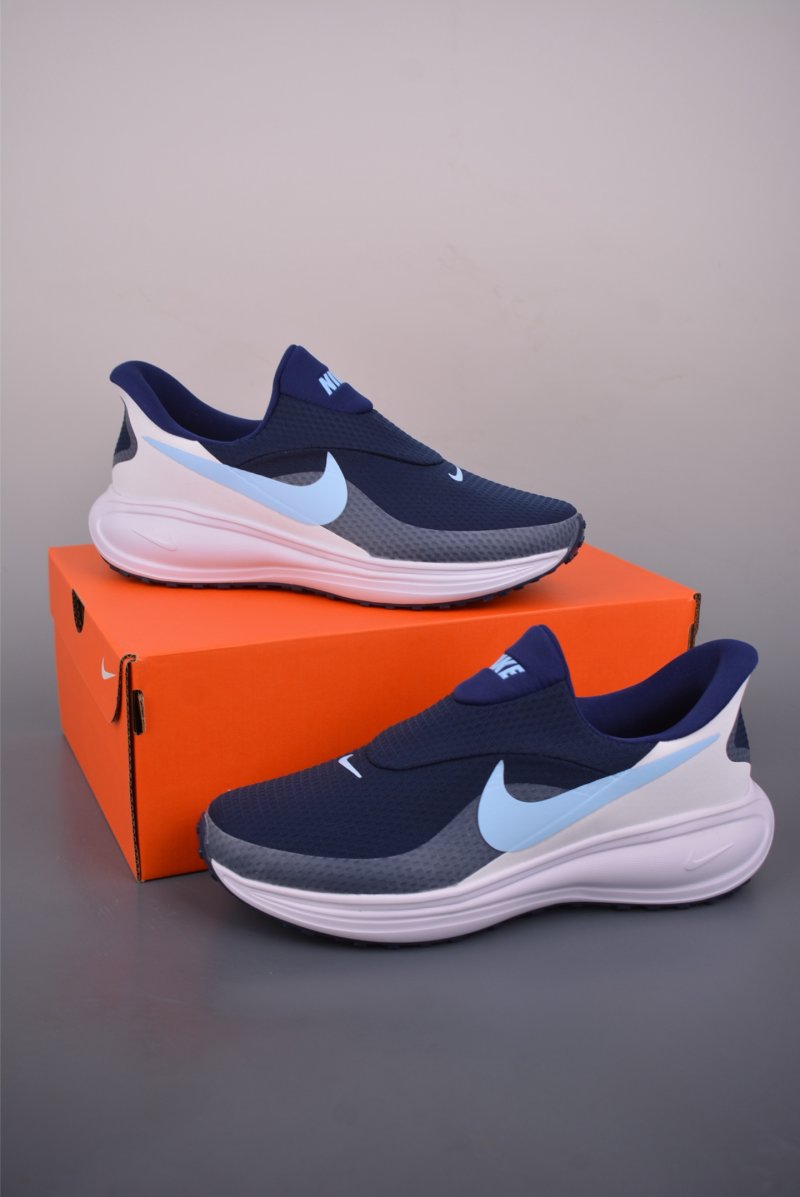 Nike Revolution 8 view