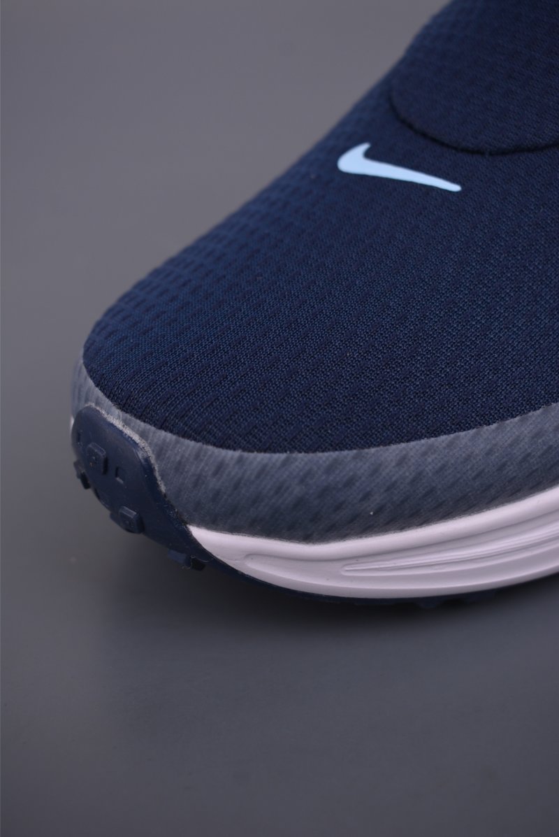 Nike Revolution 8 view