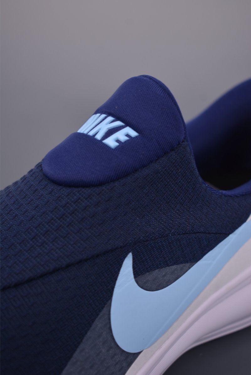 Nike Revolution 8 view