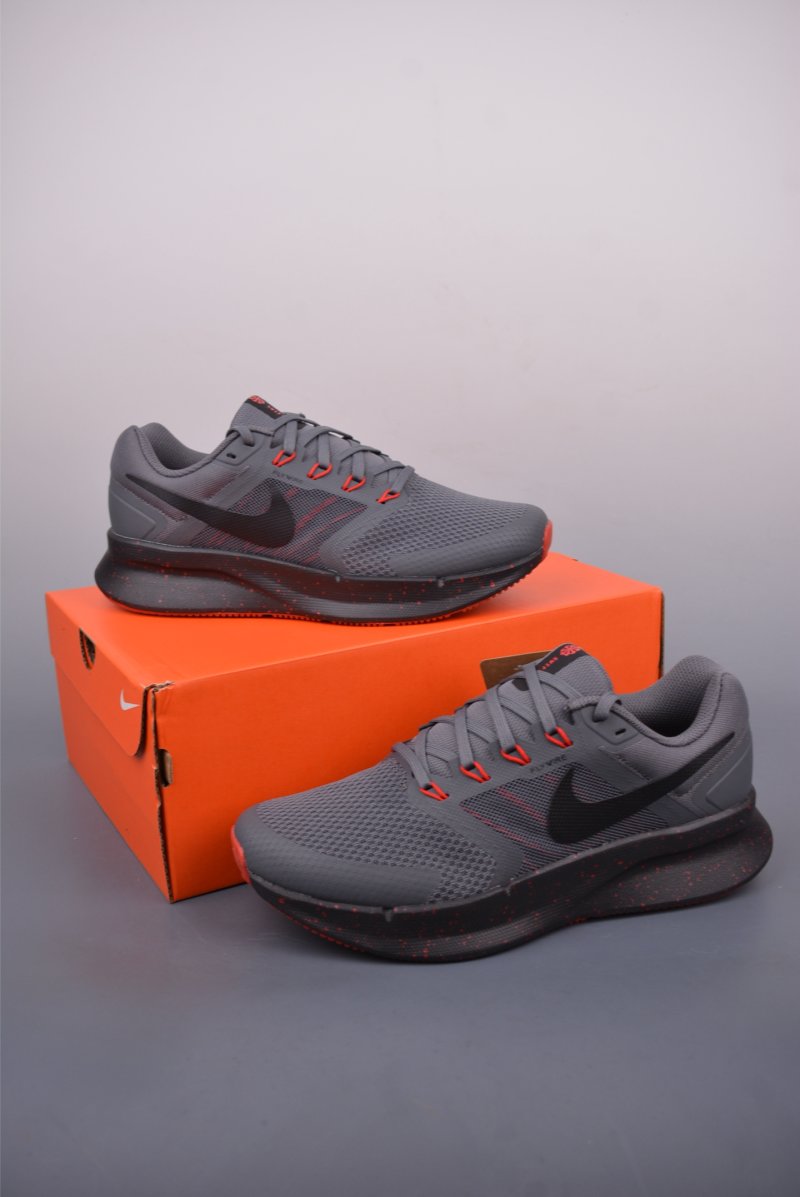 Nike Run Swift 3 view