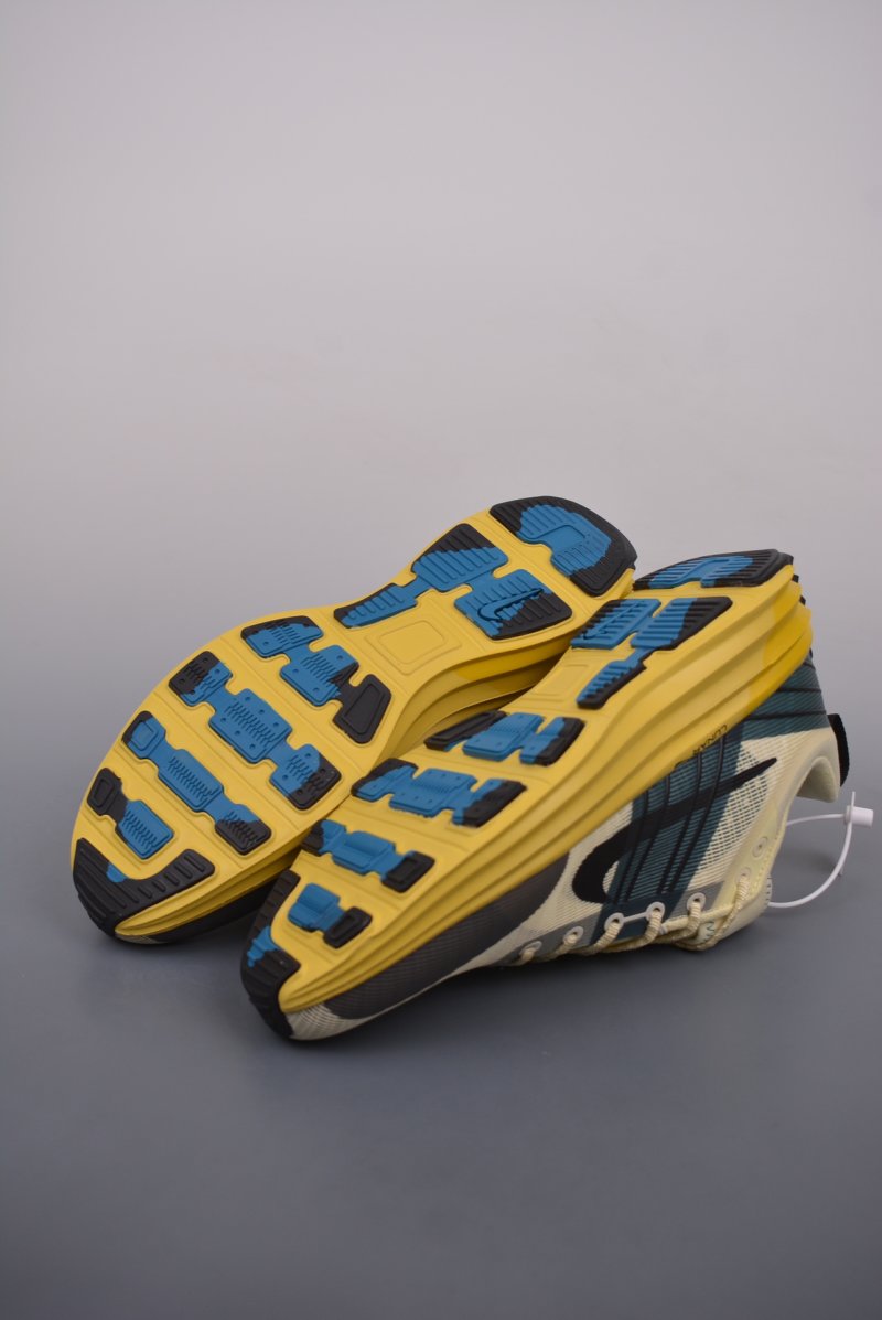 Nike Runar Roam view