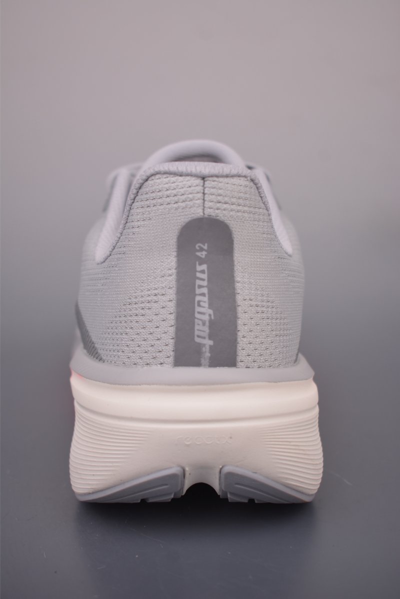 Nike Zoom Pegasus 42 view