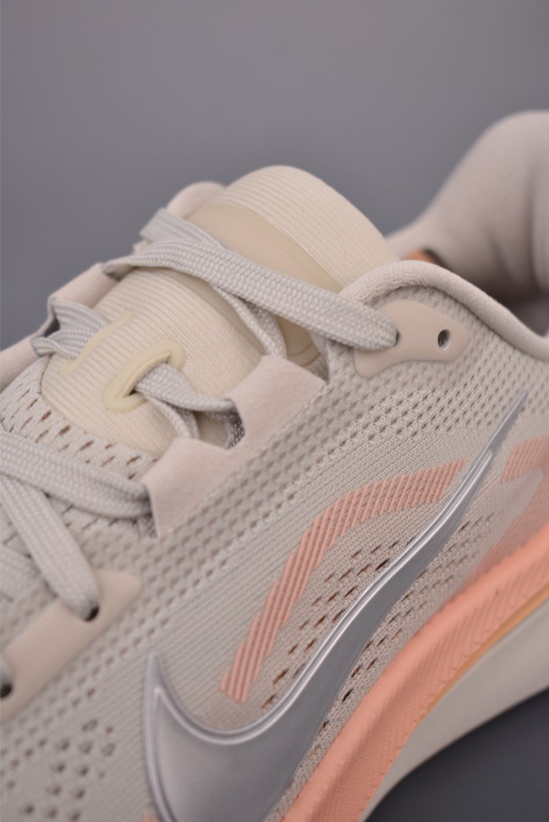 Nike Zoom Pegasus 42 view