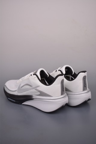 Nike Zoom Pegasus 42 view 2