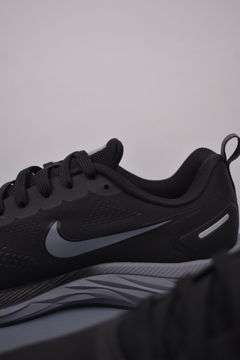 Nike Zoom Winflo 9X view