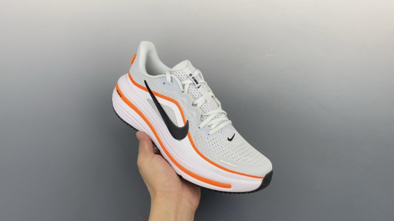 Nike Zoom Winflo 12 view 1