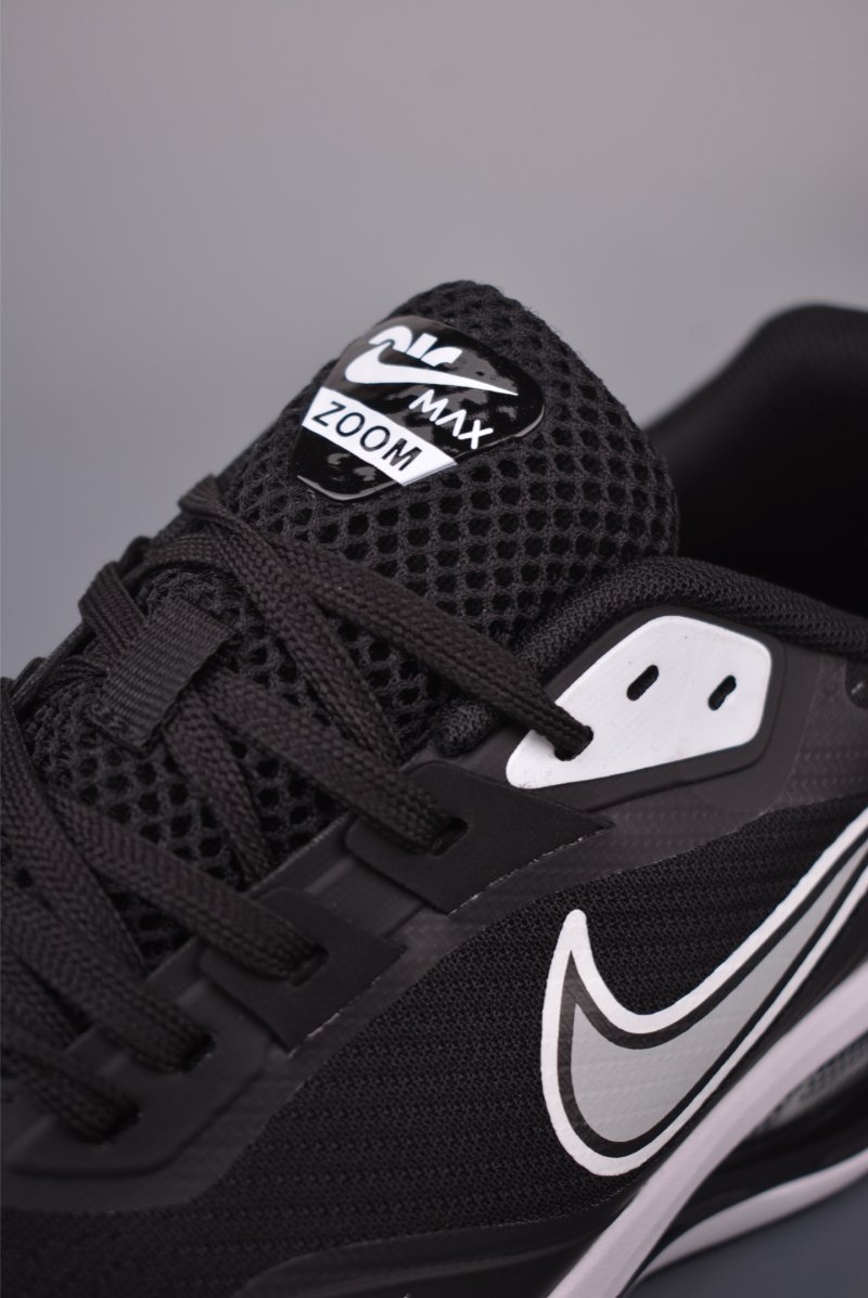 Nike Zoom Winflo view