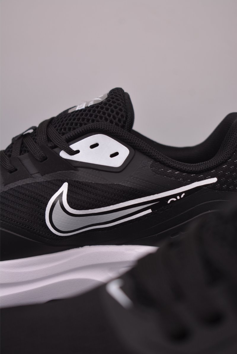 Nike Zoom Winflo view