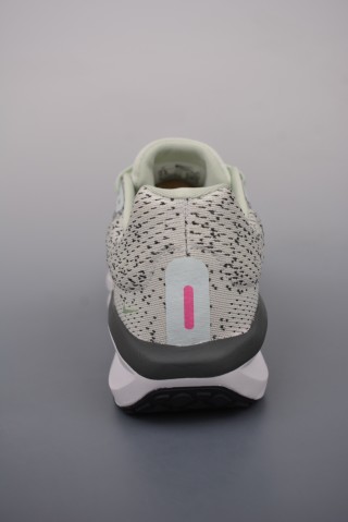 Nike Zoom Winflo 11 view 4