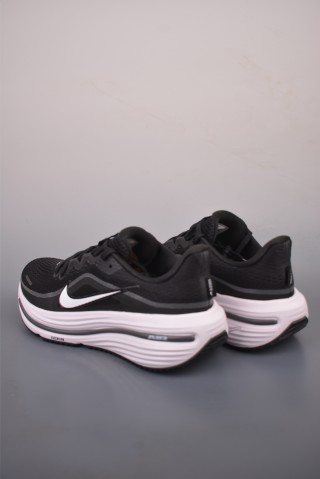 Nike Zoom Winflo 12 view 2