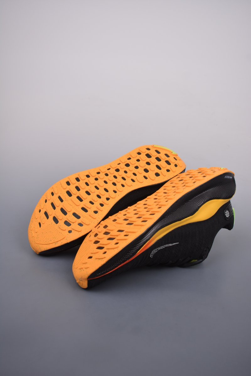 Nike Zoom X Invincible Run 4 view