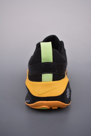 Nike Zoom X Invincible Run 4 view 4