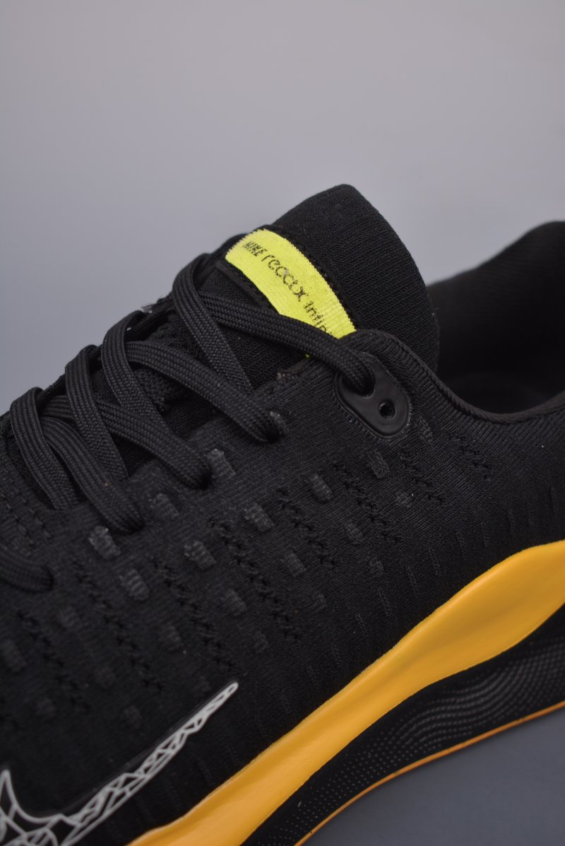 Nike Zoom X Invincible Run 4 view