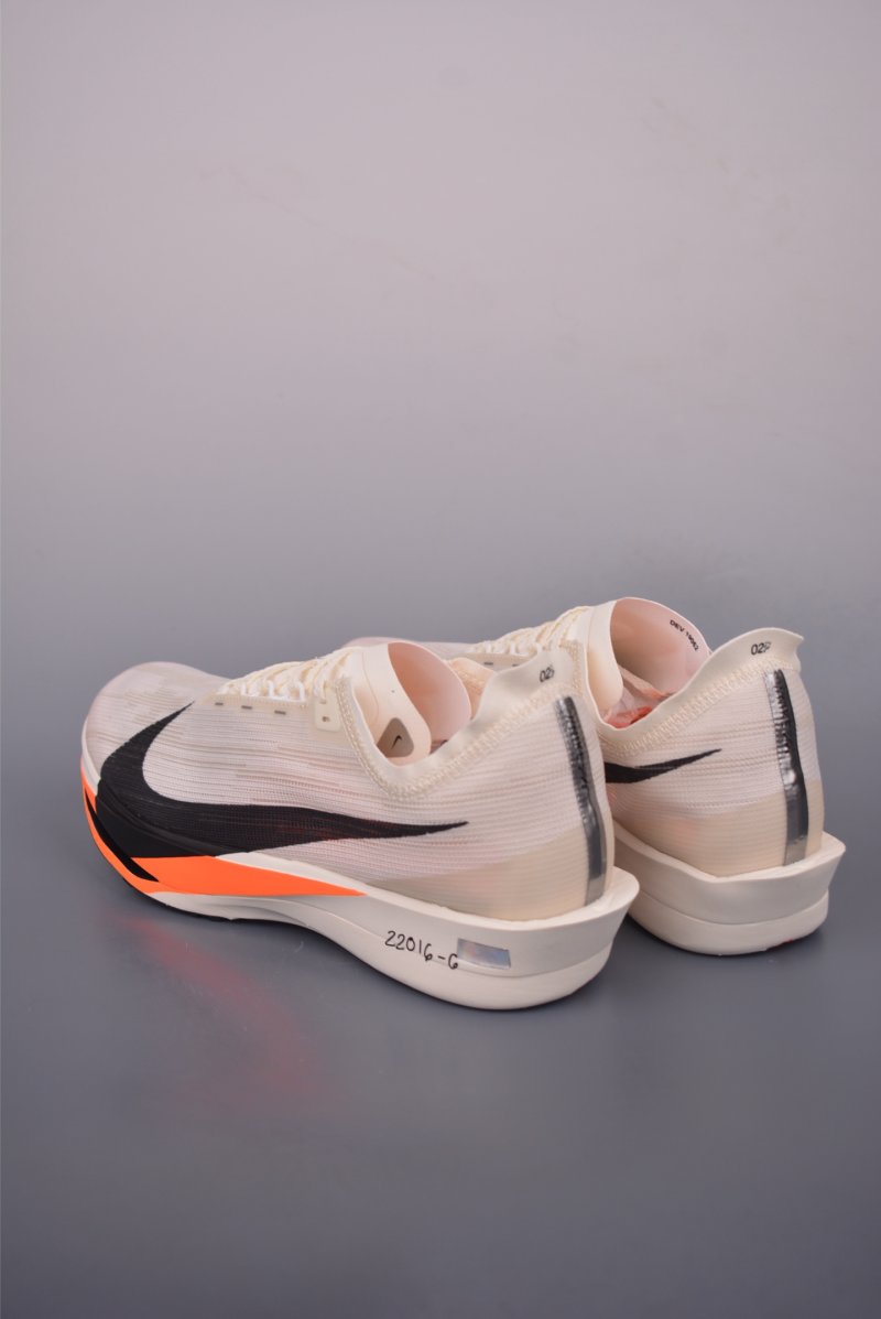 Nike ZoomX Streakfly 2 view