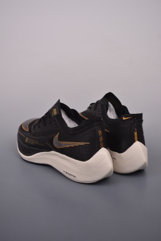 Nike ZoomX Vaporfly Next% view 2