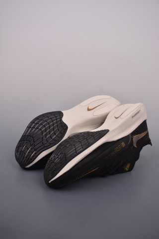 Nike ZoomX Vaporfly Next% view 3