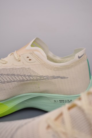 Nike ZoomX Vaporfly Next% view 8