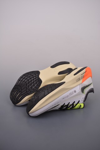 Nike ZoomX Vaporfly Next% view 3