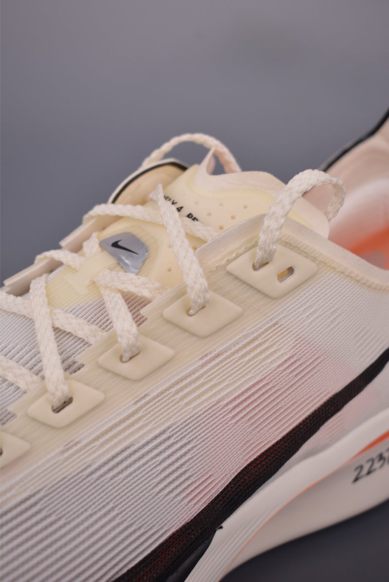 Nike ZoomX Vaporfly Next%4 view