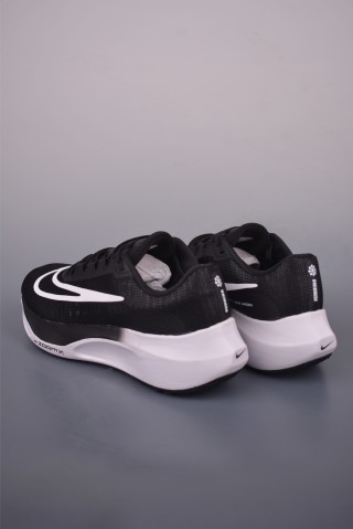 Nike Zoom Fly 5 view 2