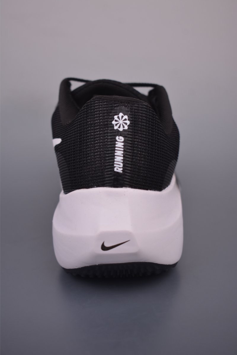 Nike Zoom Fly 5 view