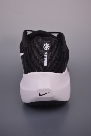 Nike Zoom Fly 5 view 4
