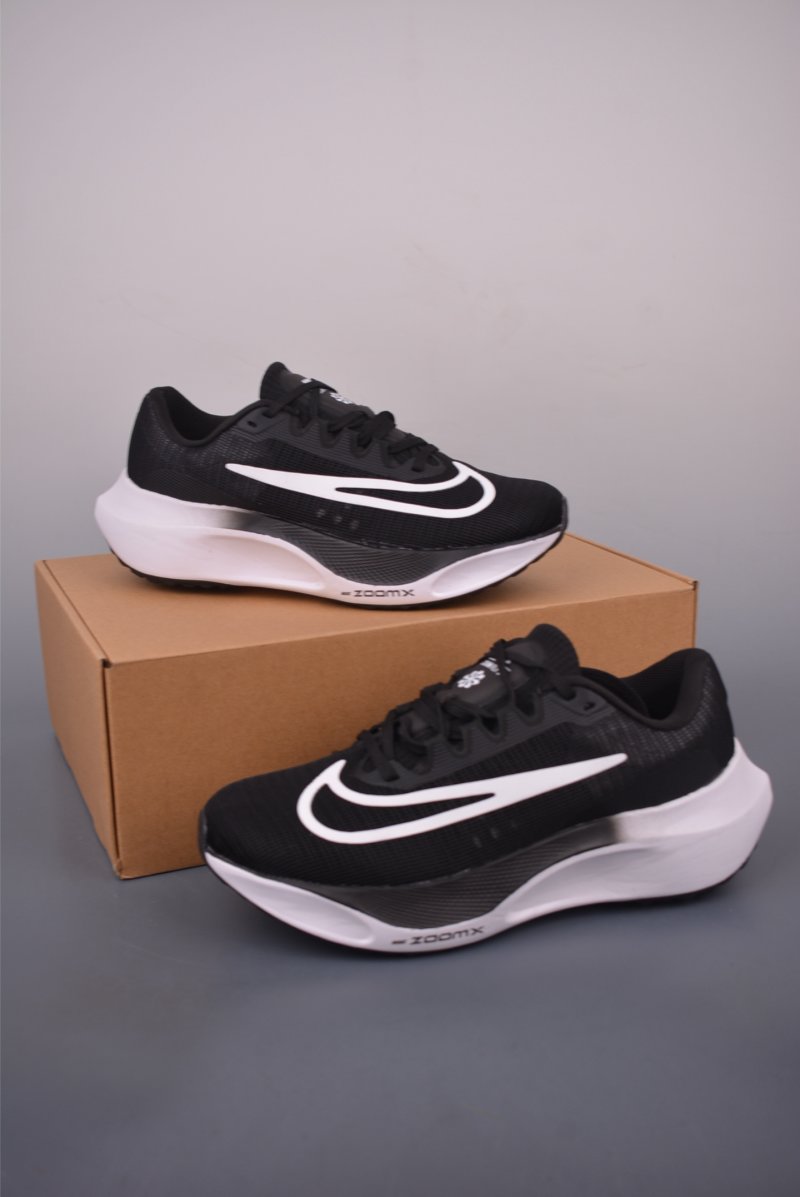 Nike Zoom Fly 5 view