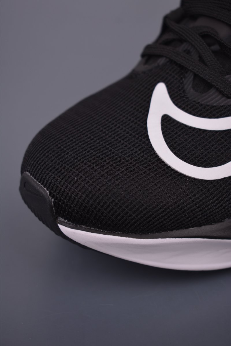 Nike Zoom Fly 5 view
