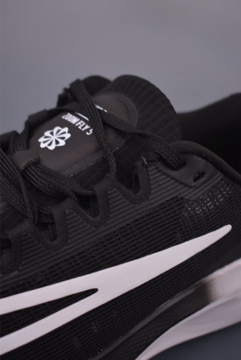 Nike Zoom Fly 5 view