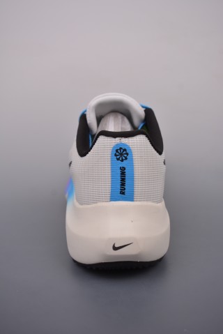 Nike Zoom Fly 5 view 4