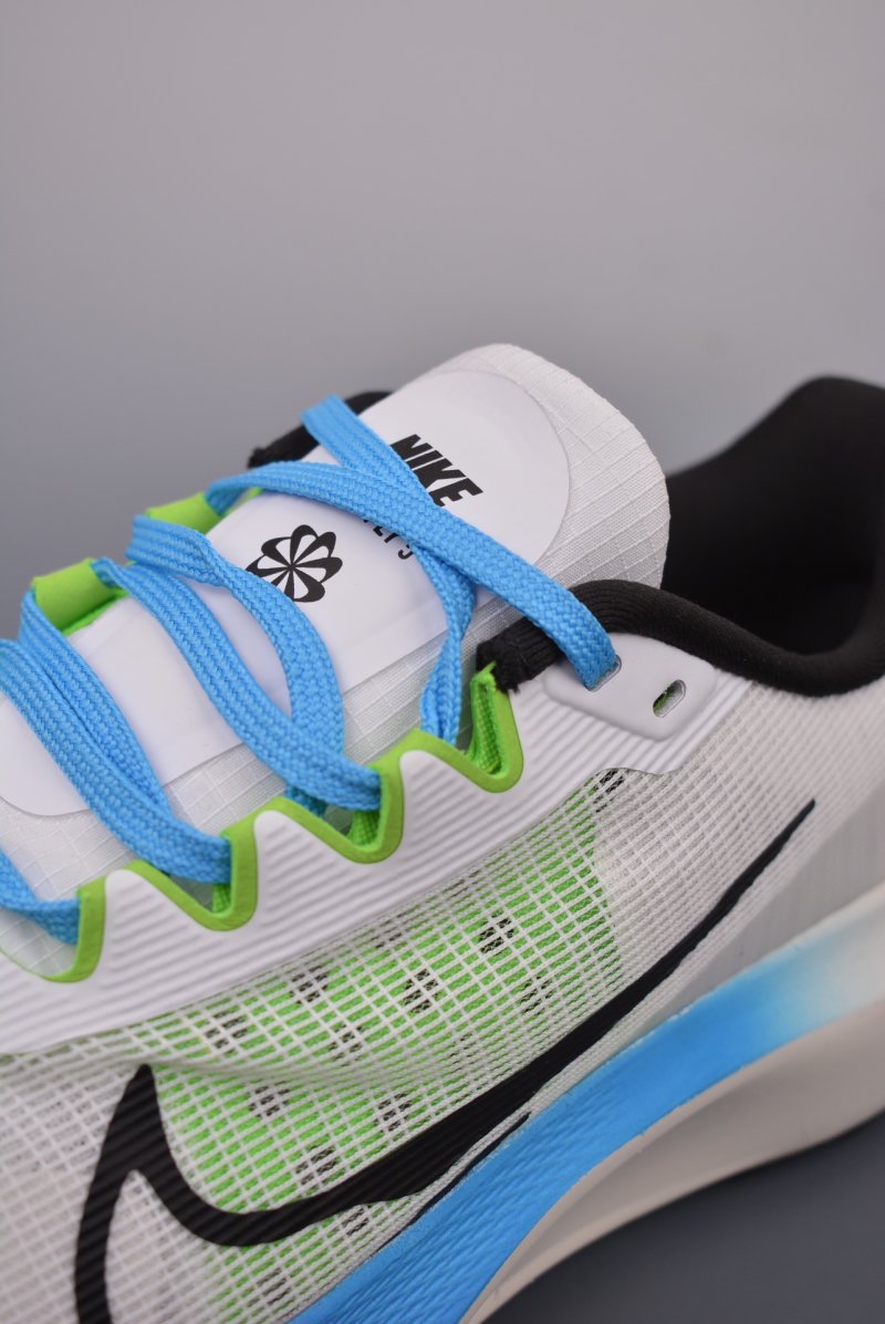 Nike Zoom Fly 5 view