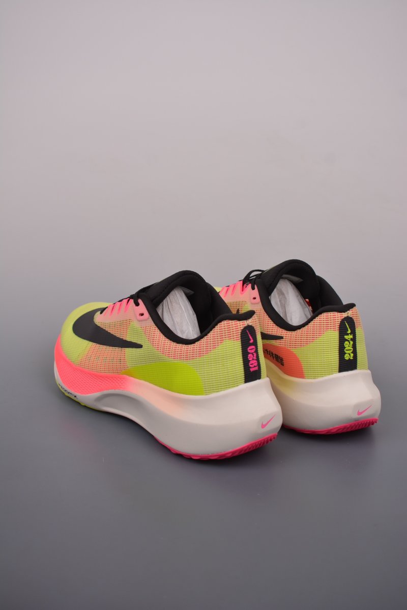 Nike Zoom Fly 5 view