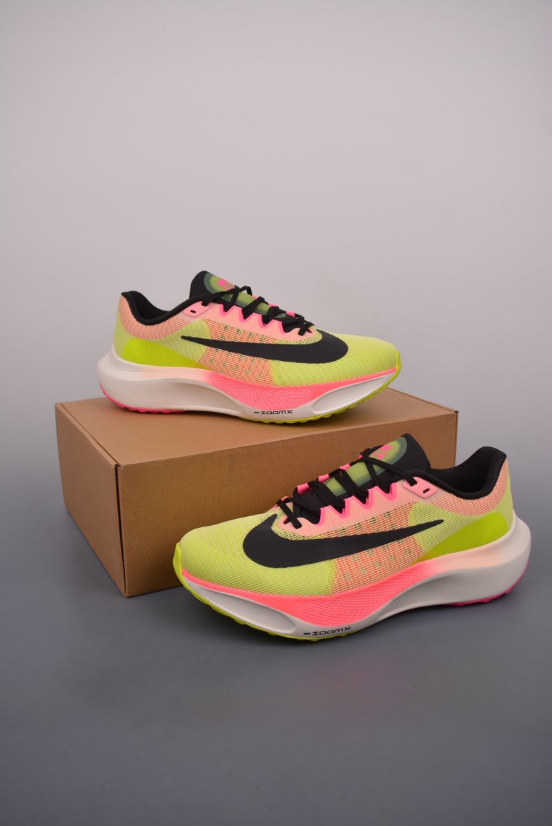 Nike Zoom Fly 5 view
